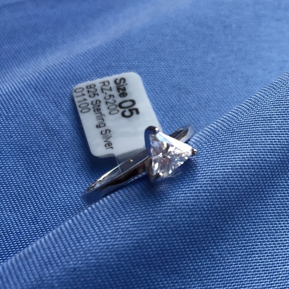 🎓Sterling Silver Diamond ring - Picture 5 of 8